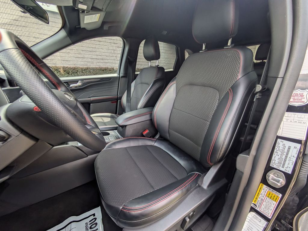 2025 Ford Escape ST-Line - Photo 24