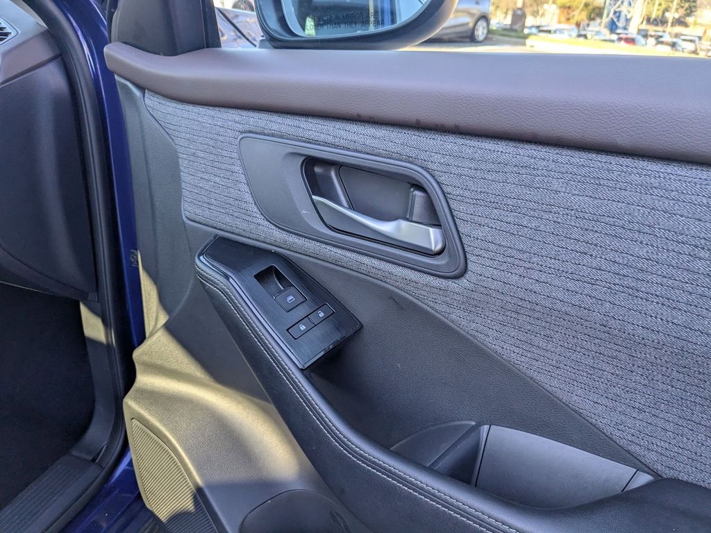 Thumbnail: 2023 Nissan Rogue - 32