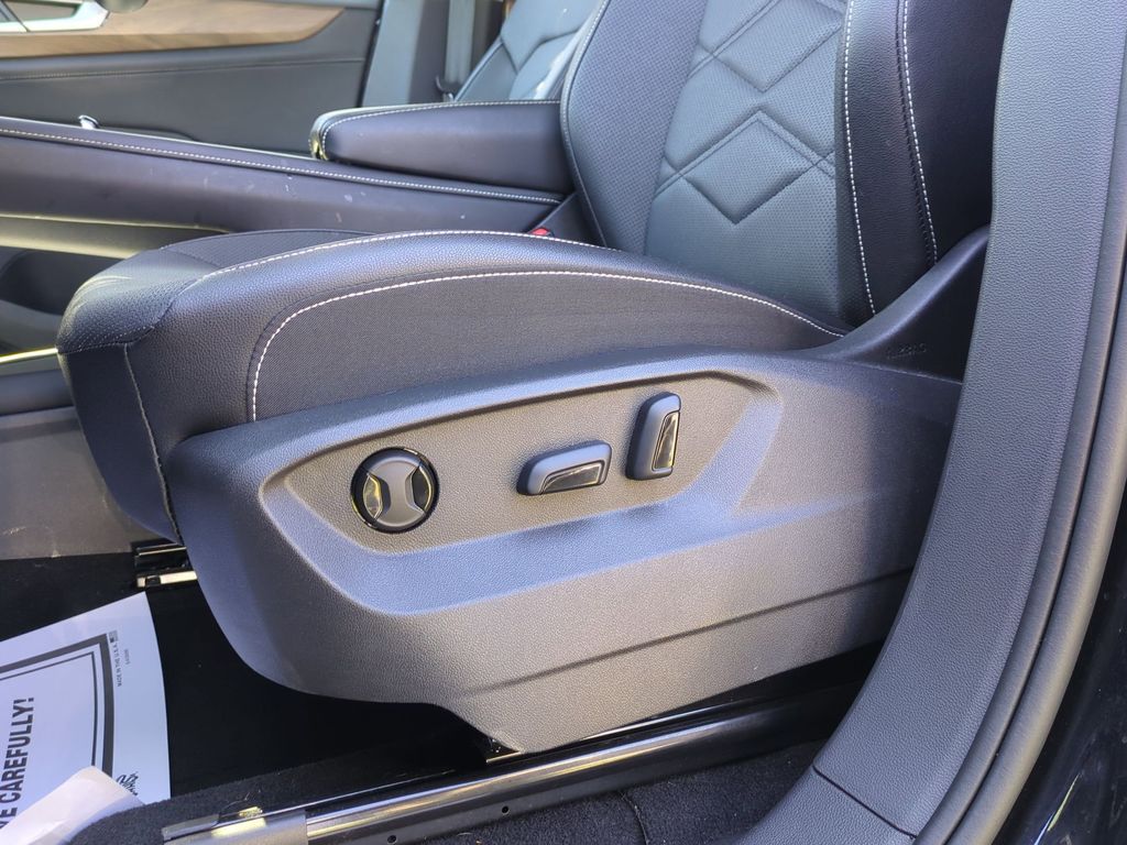 Thumbnail: 2025 Volkswagen Atlas - 14