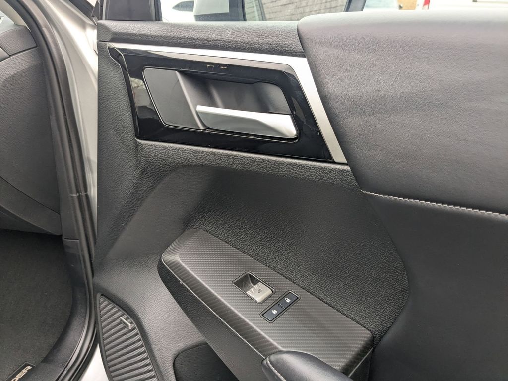 Thumbnail: 2025 Mitsubishi Outlander - 33