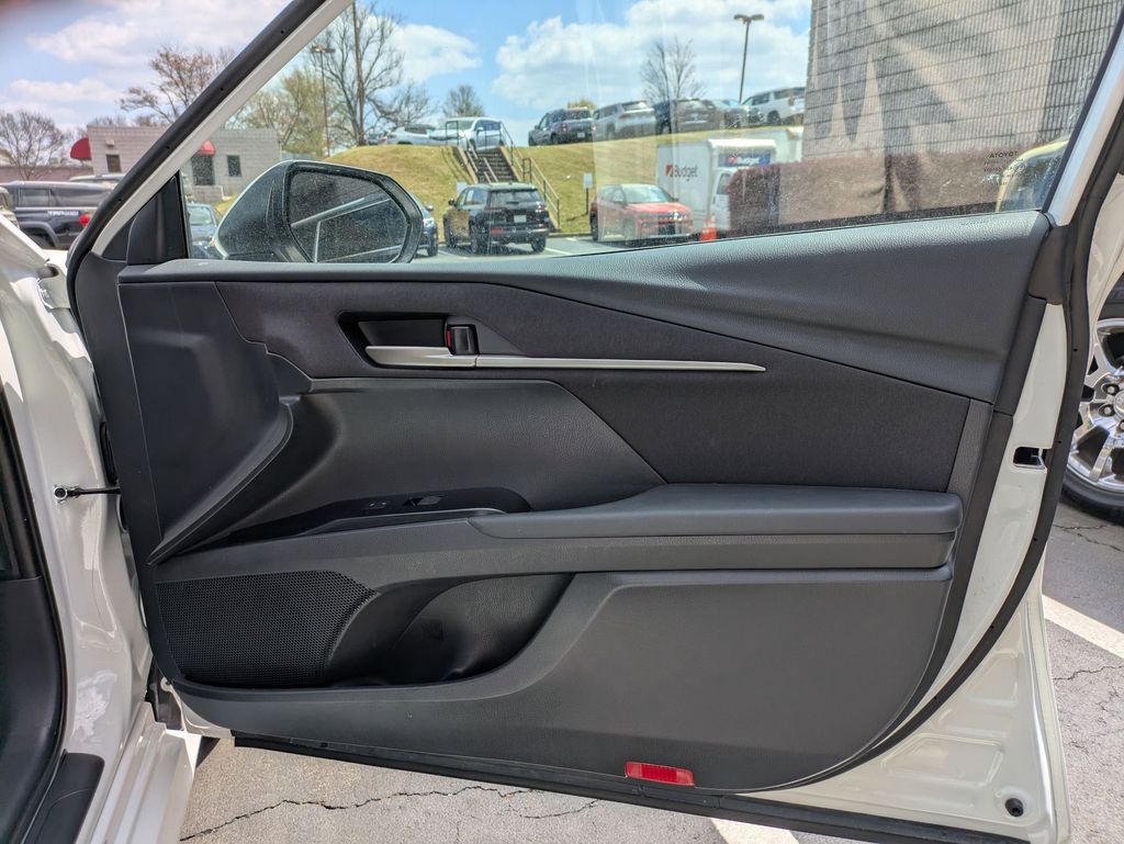 Thumbnail: 2025 Toyota Camry - 32