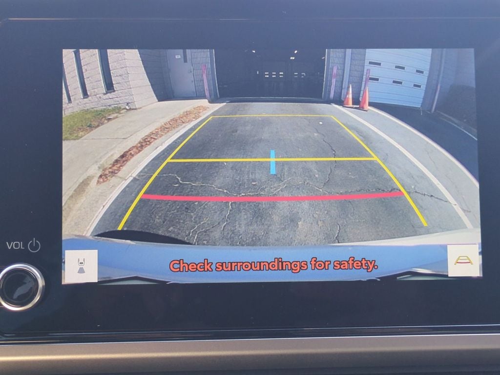 Thumbnail: 2025 Toyota Camry - 18