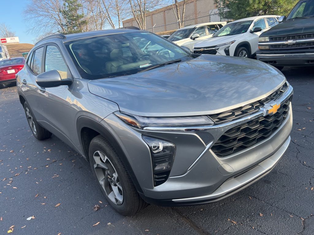 Thumbnail: 2025 Chevrolet Trax - 3