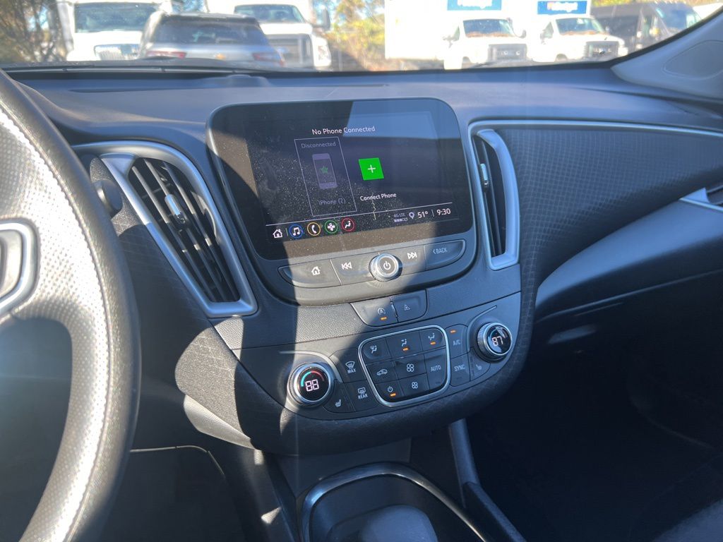 Thumbnail: 2023 Chevrolet Malibu - 5