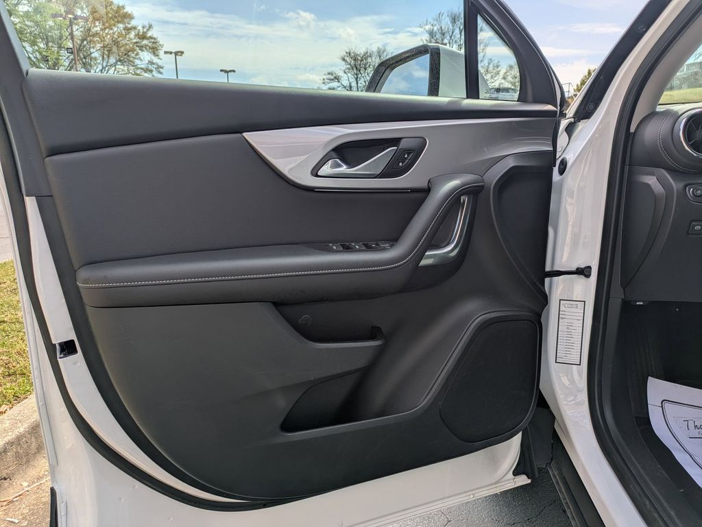 Thumbnail: 2025 Chevrolet Blazer - 11