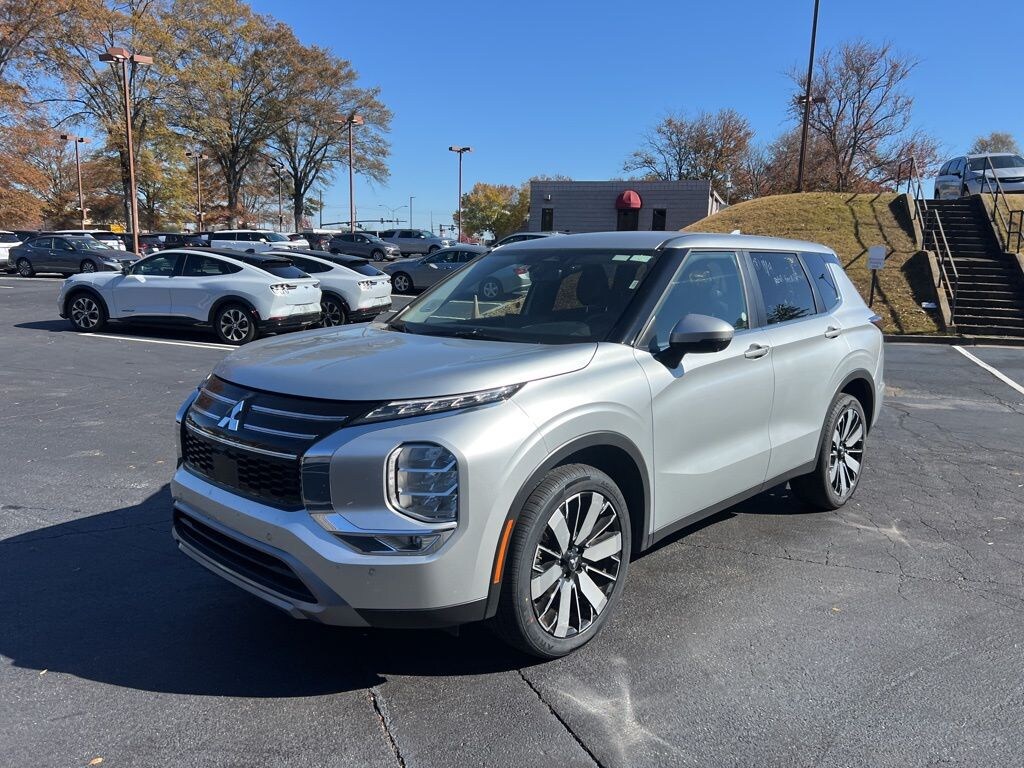 Certified 2025 Mitsubishi Outlander SE SUV