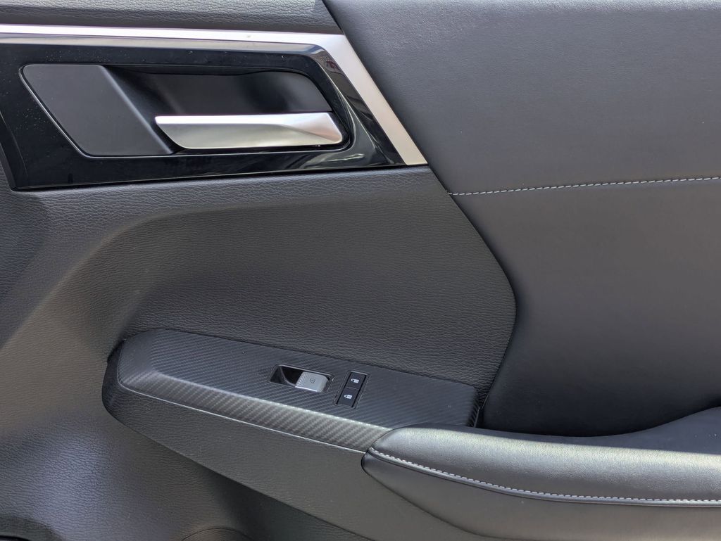 Thumbnail: 2025 Mitsubishi Outlander - 34