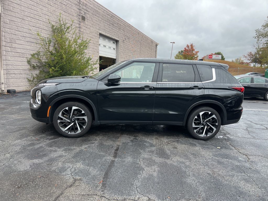 Thumbnail: 2024 Mitsubishi Outlander - 8