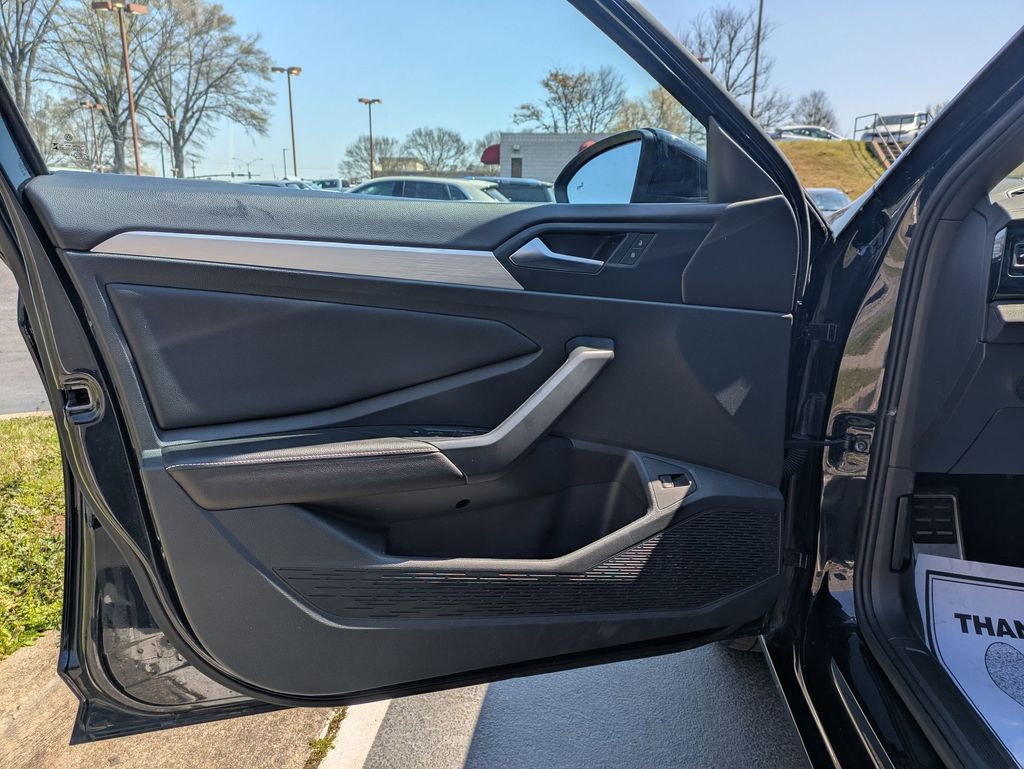 Thumbnail: 2025 Volkswagen Jetta - 11