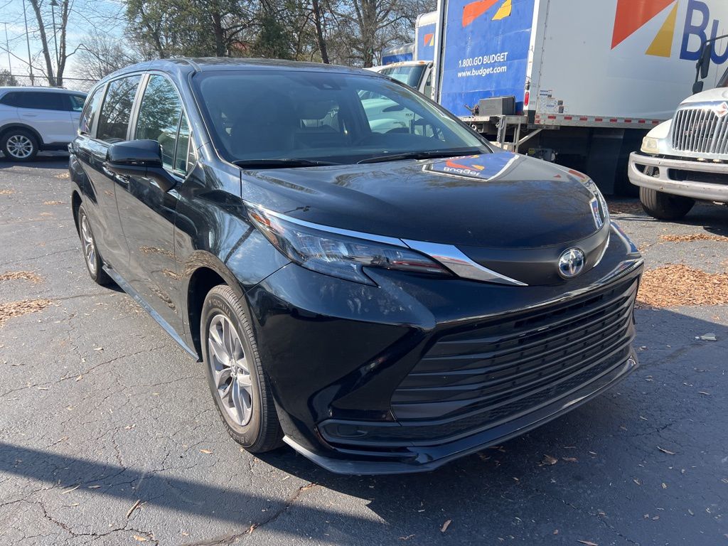 Thumbnail: 2025 Toyota Sienna - 3