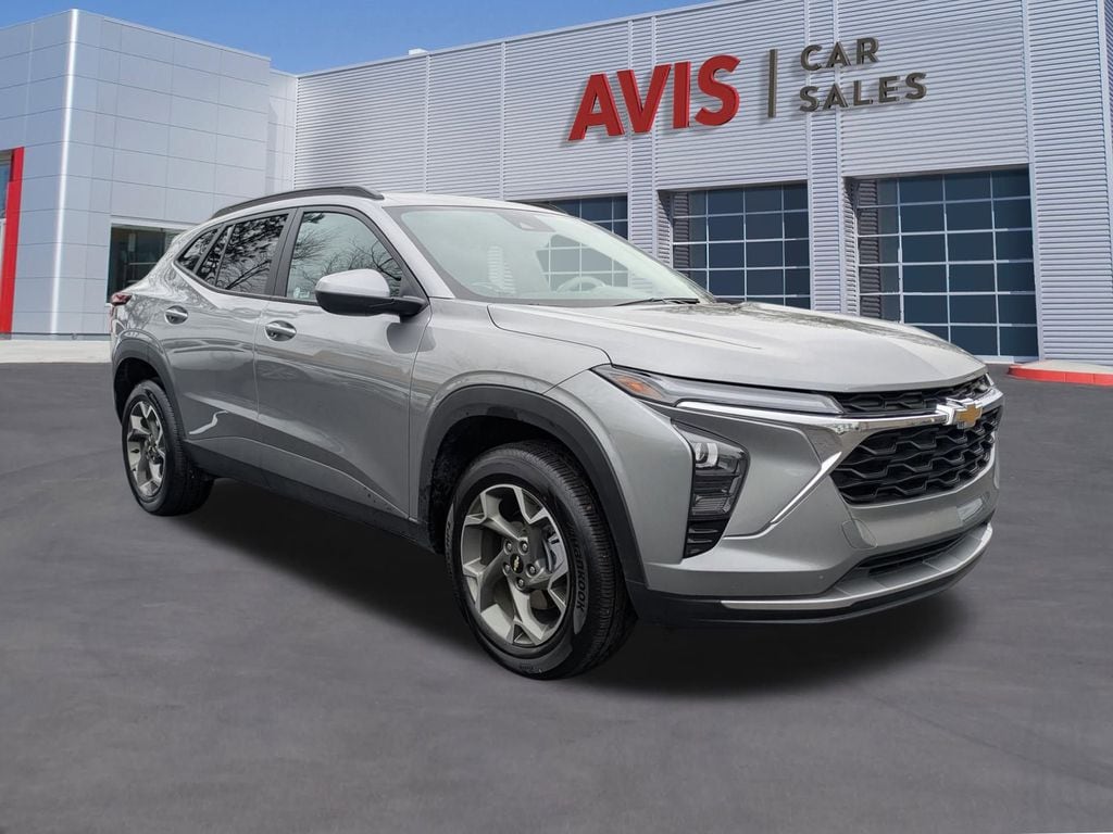 Thumbnail: 2025 Chevrolet Trax - 3