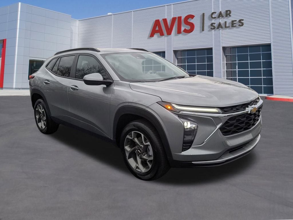 Thumbnail: 2025 Chevrolet Trax - 3