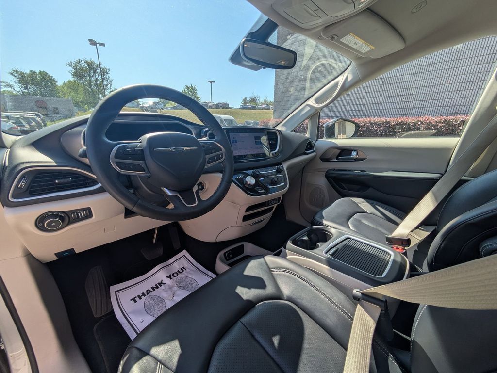 Thumbnail: 2024 Chrysler Pacifica - 15