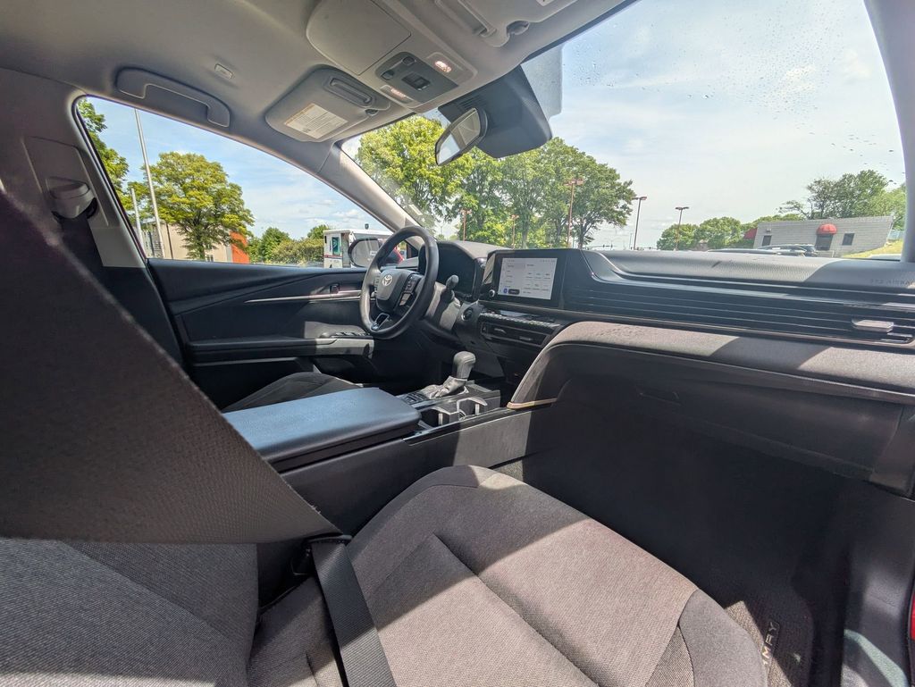 Thumbnail: 2025 Toyota Camry - 31
