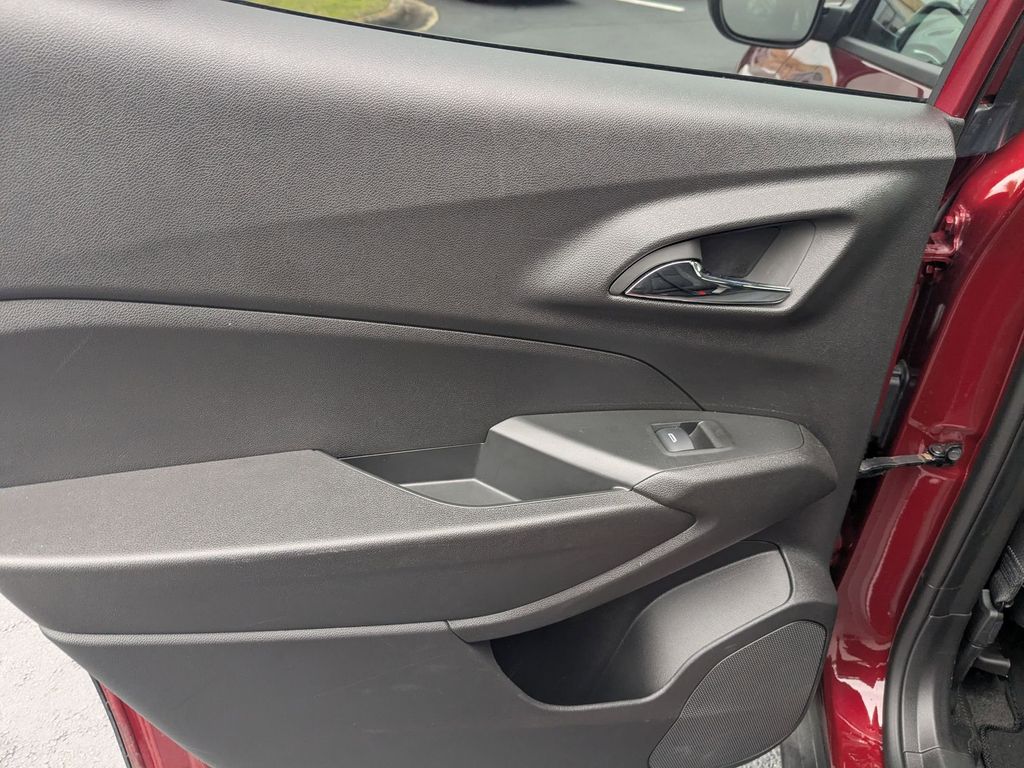 Thumbnail: 2025 Chevrolet Trax - 28