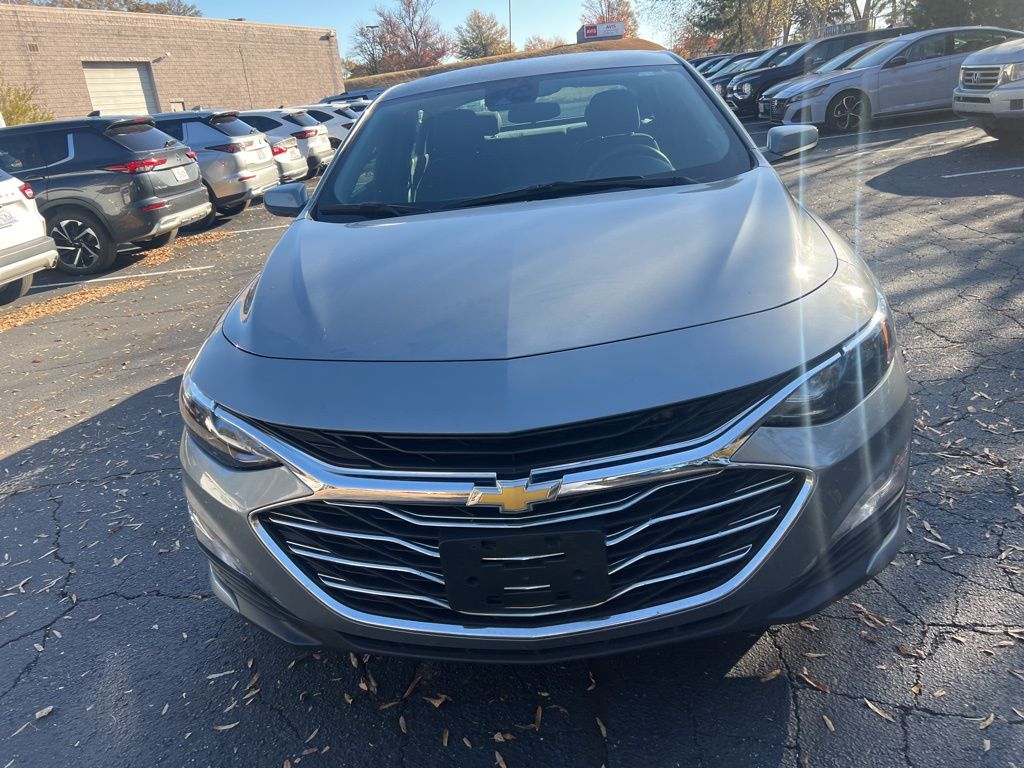 2023 Chevrolet Malibu 1LT photo 2