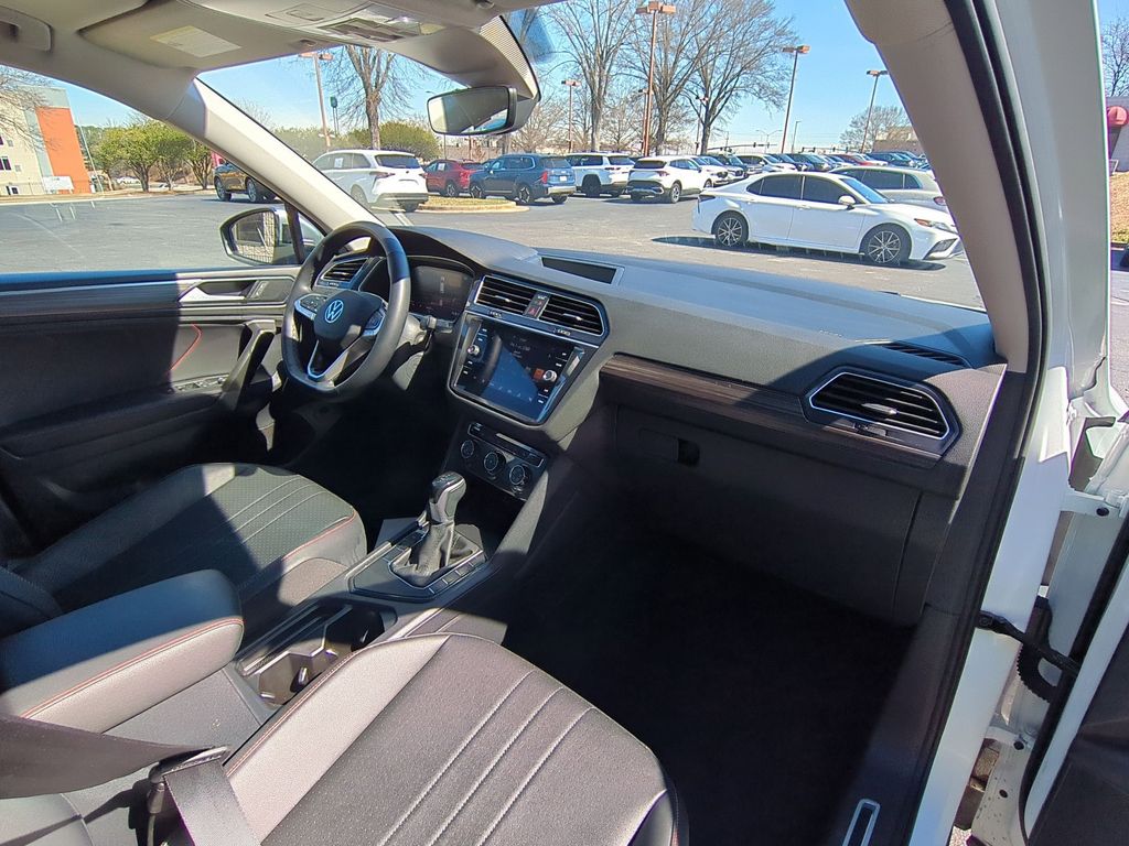 Thumbnail: 2024 Volkswagen Tiguan - 32