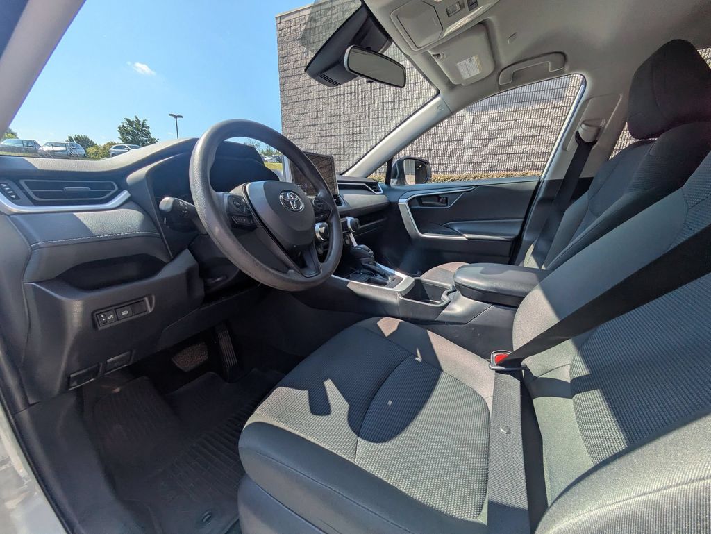 Thumbnail: 2025 Toyota RAV4 - 15