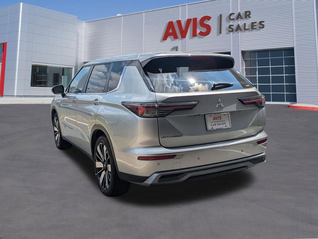 Thumbnail: 2025 Mitsubishi Outlander - 9