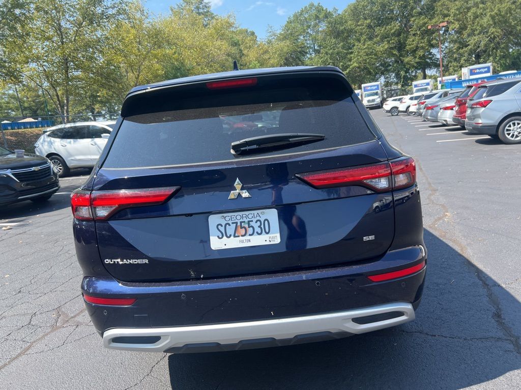 Thumbnail: 2024 Mitsubishi Outlander - 10