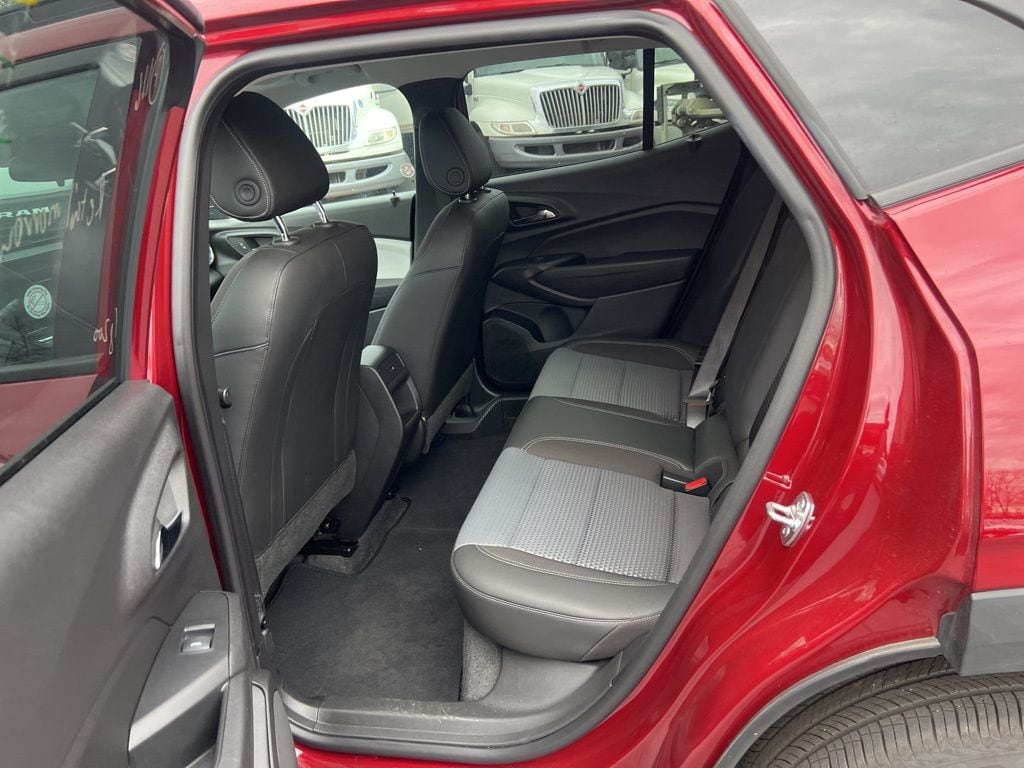 Thumbnail: 2025 Chevrolet Trax - 5