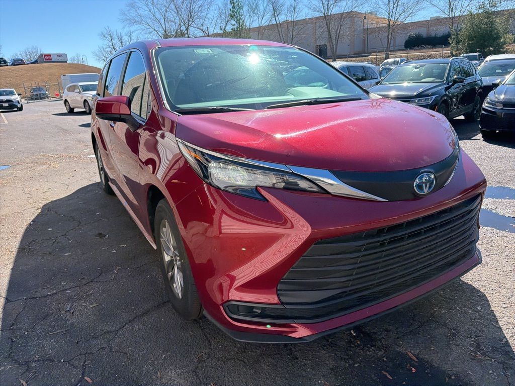 Thumbnail: 2025 Toyota Sienna - 3