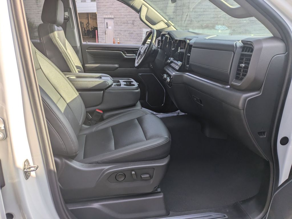 2024 GMC Sierra 1500 SLT 33