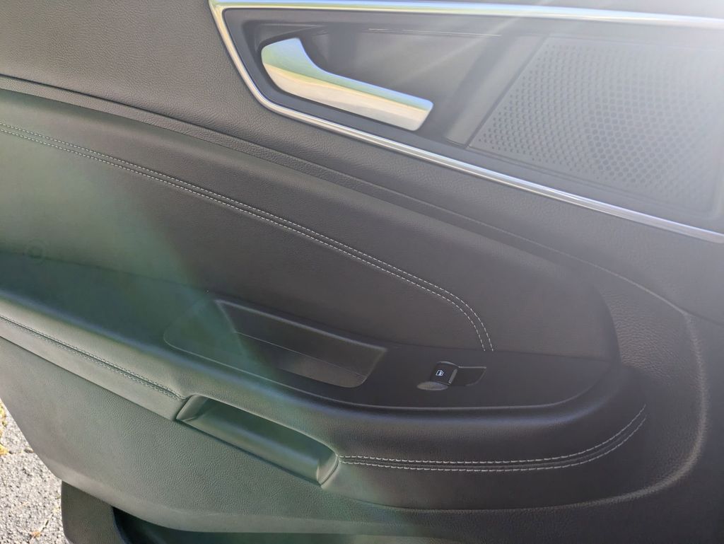 2024 Ford Edge Titanium 25