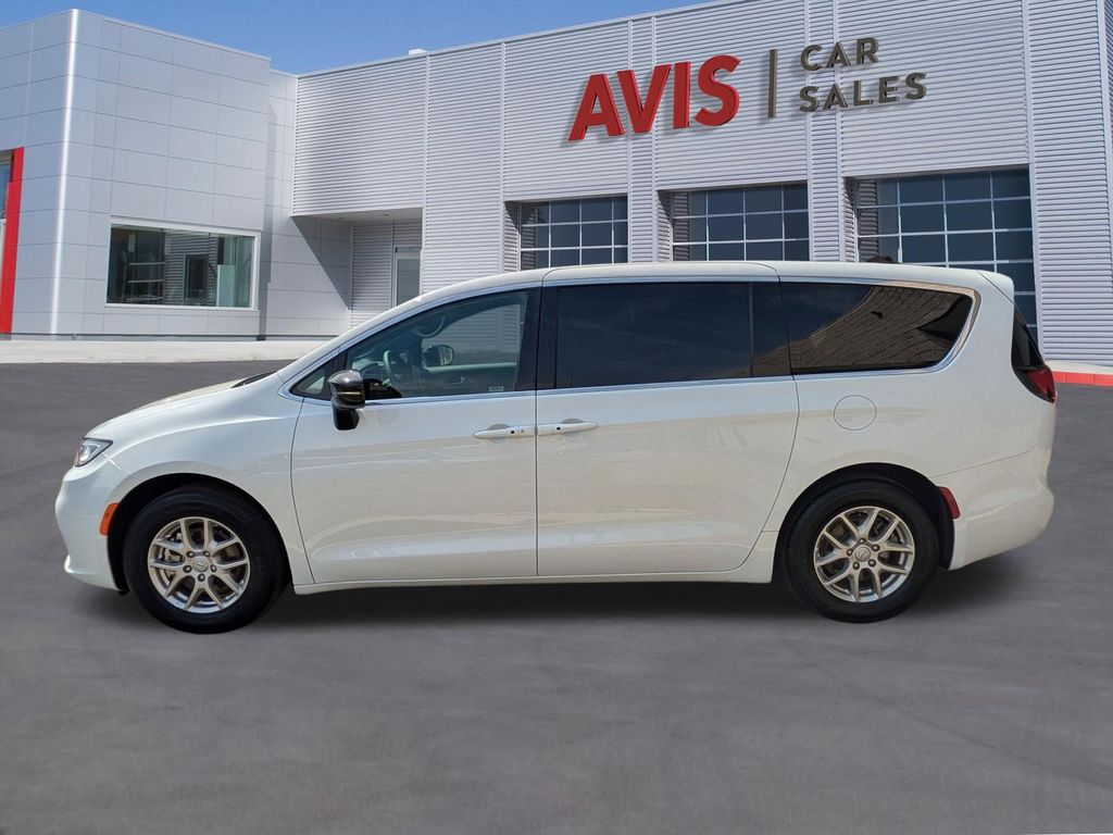 Thumbnail: 2025 Chrysler Pacifica - 10