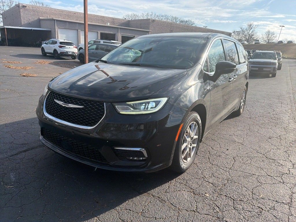 Thumbnail: 2023 Chrysler Pacifica - 1