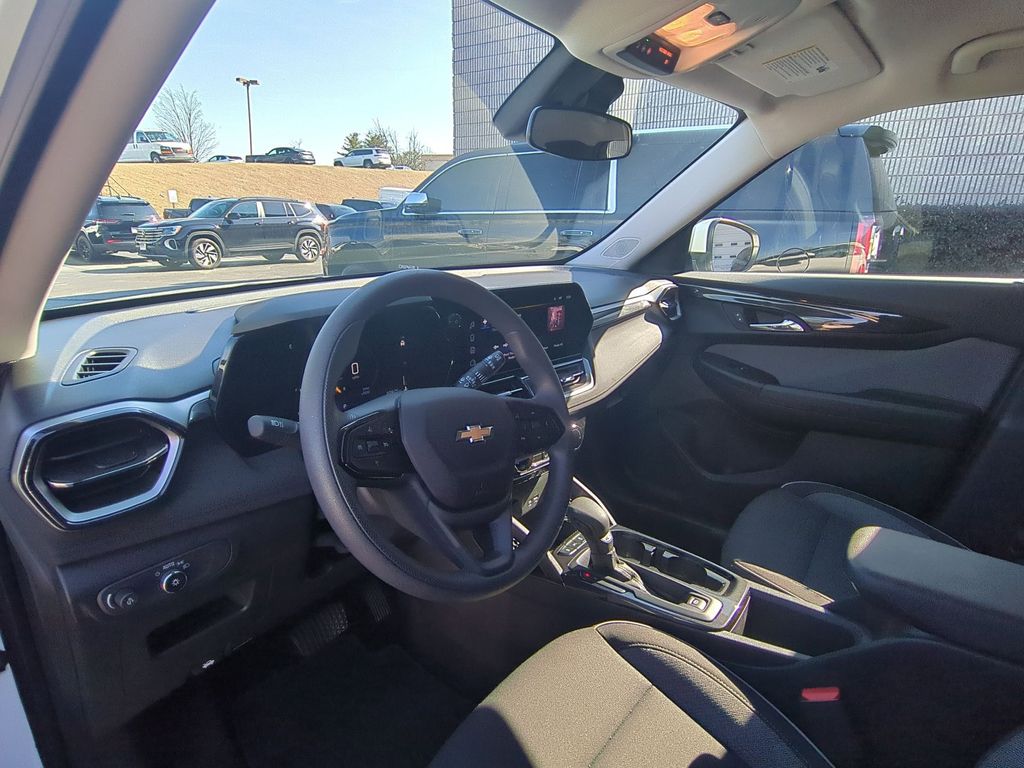 Thumbnail: 2025 Chevrolet TrailBlazer - 15