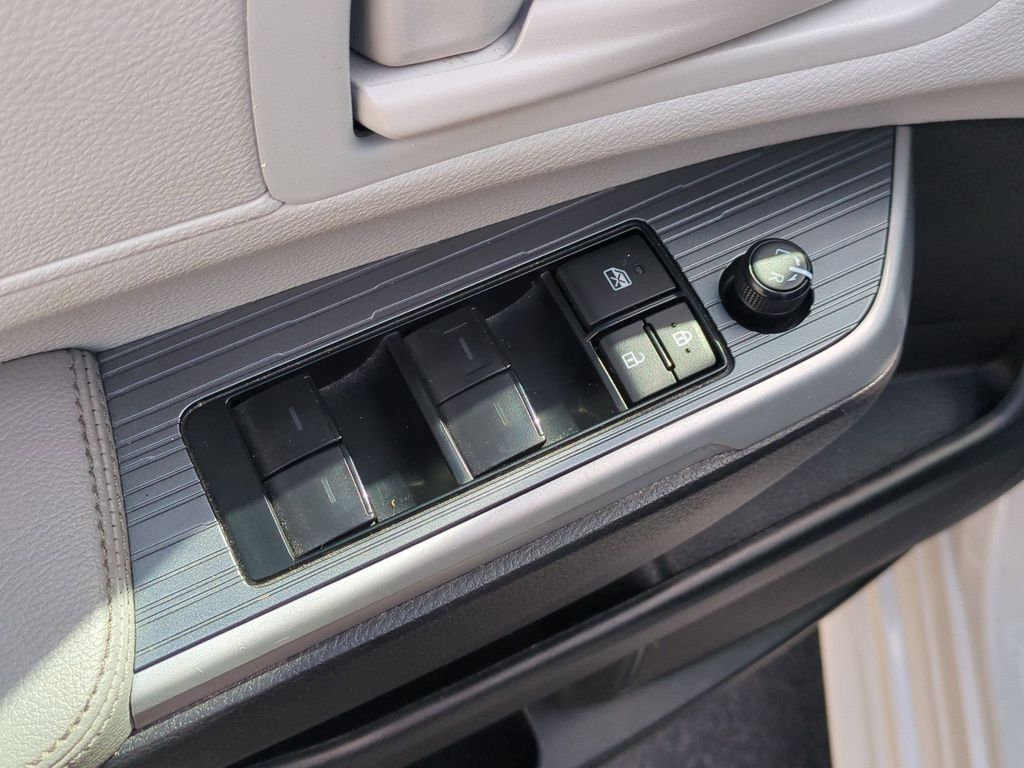 Thumbnail: 2025 Toyota Sienna - 13