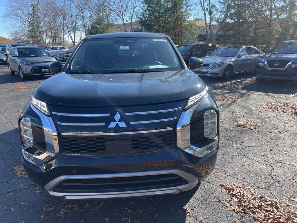 Thumbnail: 2025 Mitsubishi Outlander - 8