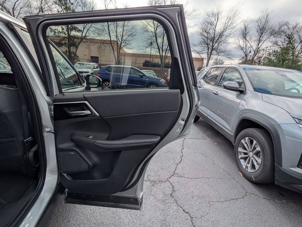 Thumbnail: 2025 Mitsubishi Outlander - 27