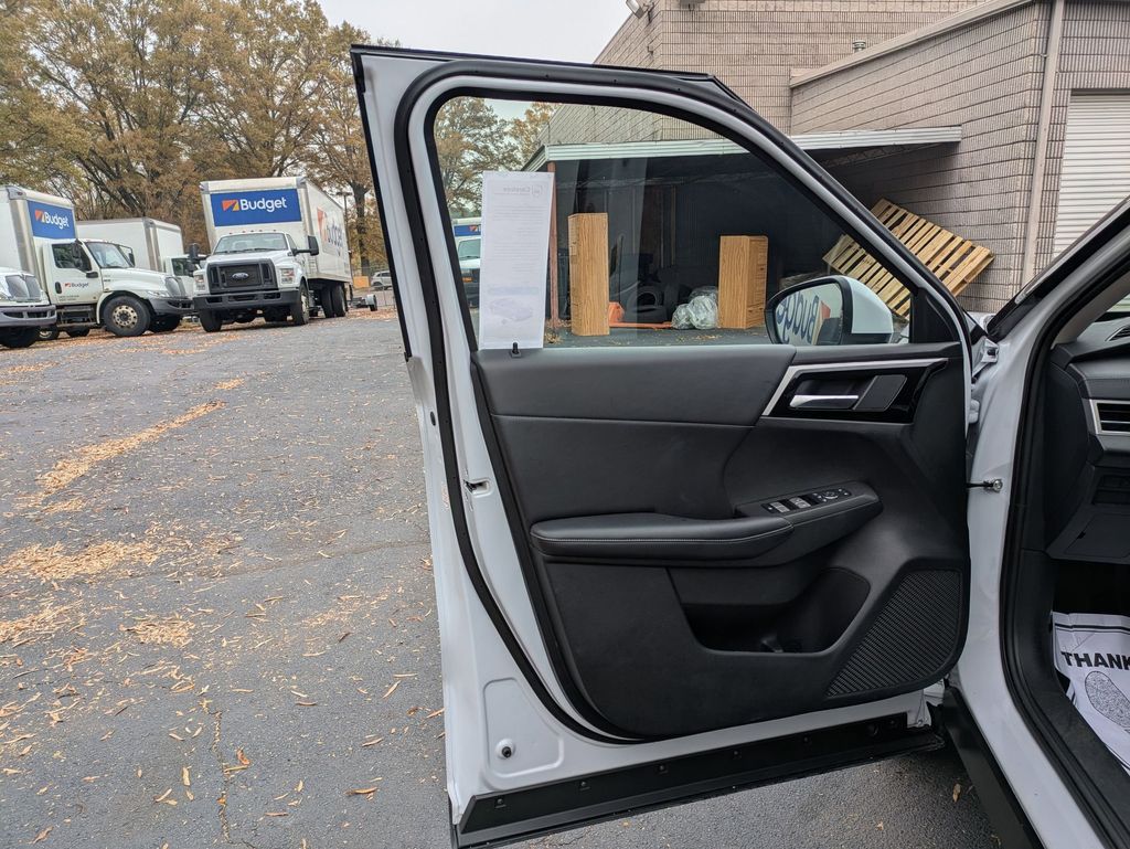 Thumbnail: 2024 Mitsubishi Outlander - 11