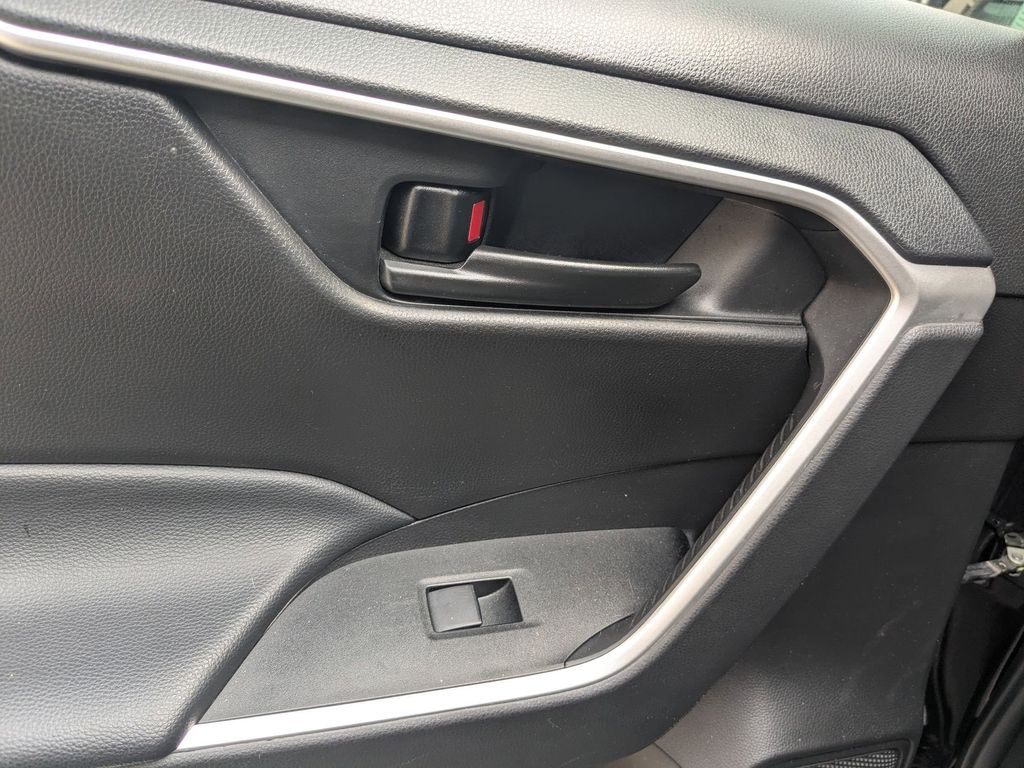 Thumbnail: 2023 Toyota RAV4 - 27