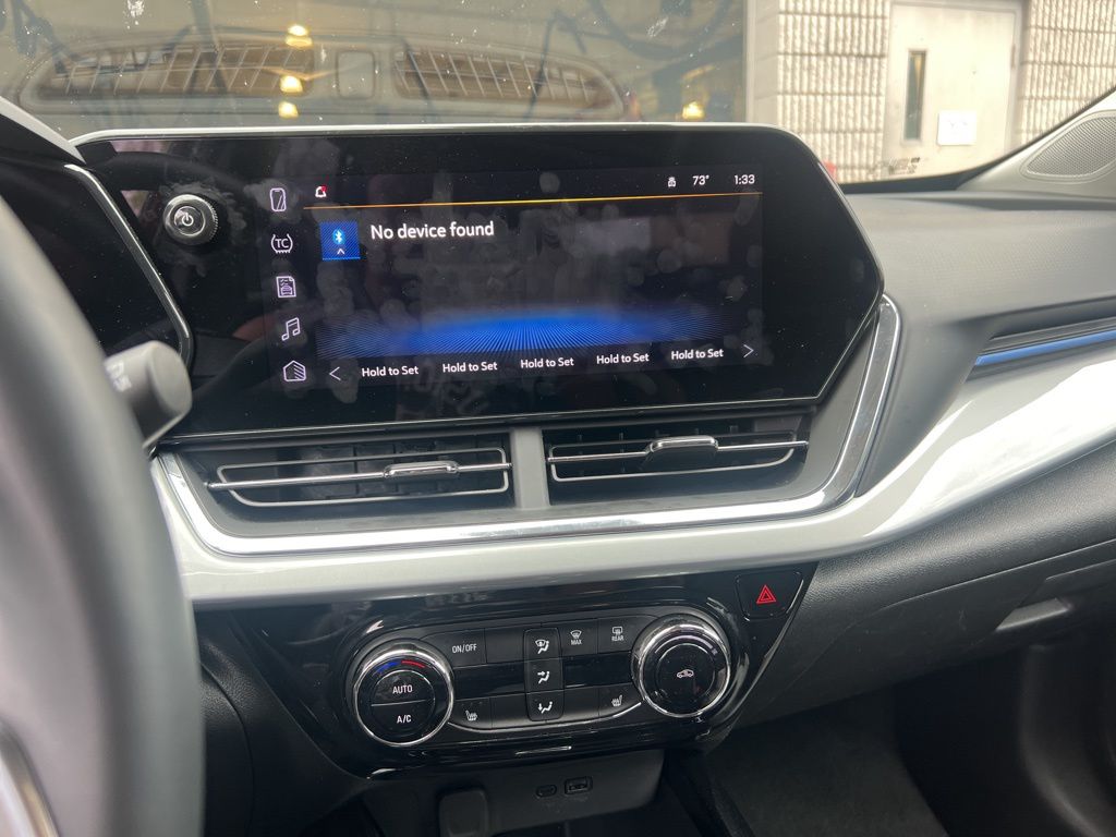 Thumbnail: 2025 Chevrolet Trax - 3