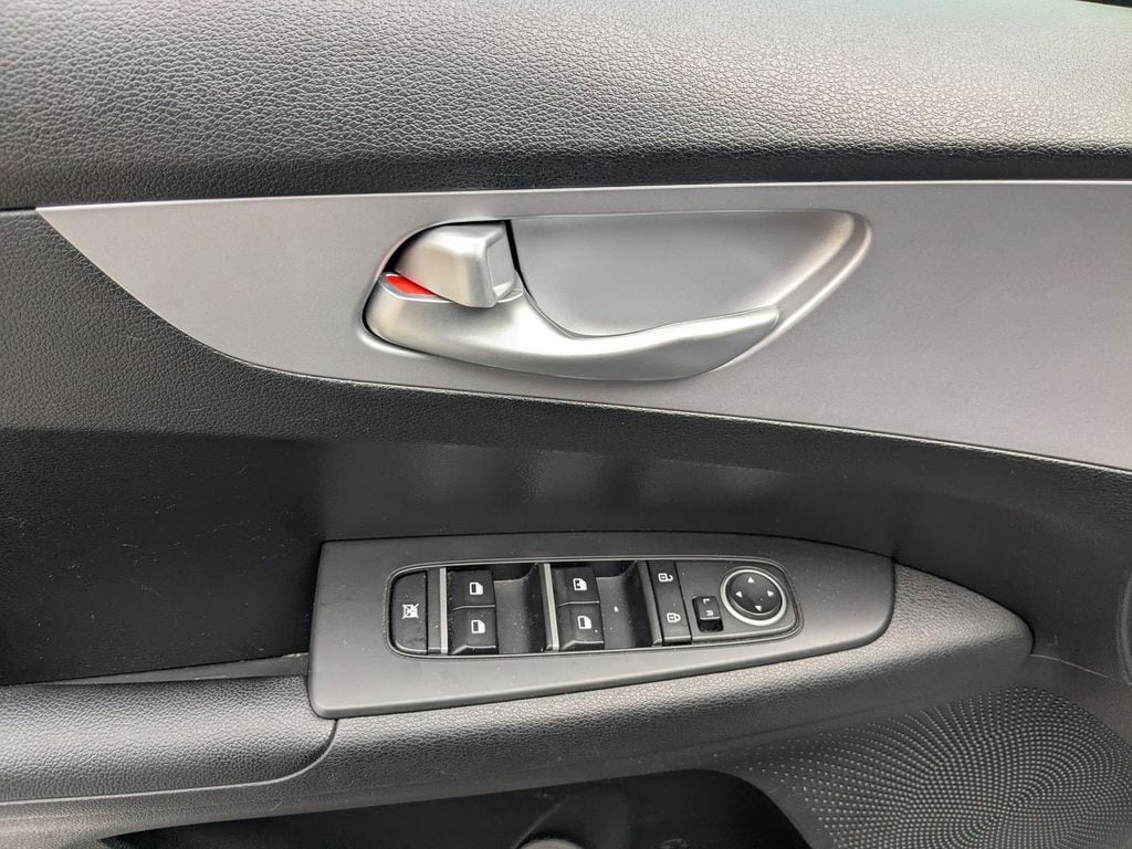 Thumbnail: 2024 Kia Forte - 22