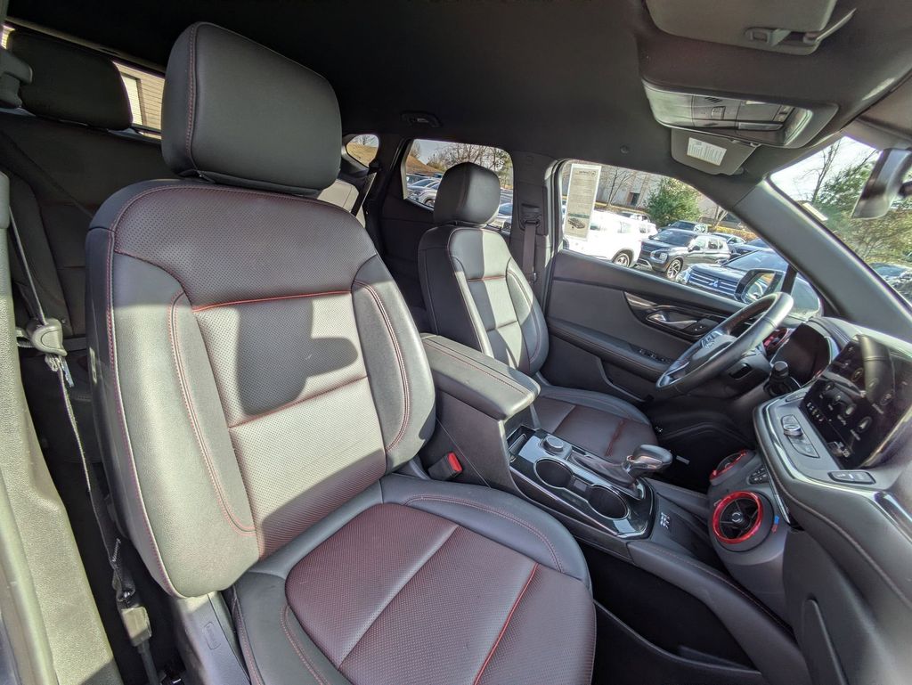 Thumbnail: 2025 Chevrolet Blazer - 32