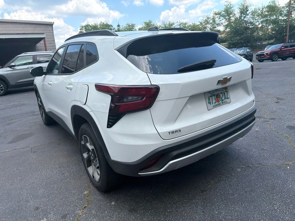 Thumbnail: 2025 Chevrolet Trax - 8