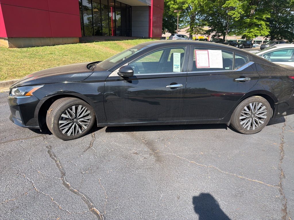 Thumbnail: 2024 Nissan Altima - 3