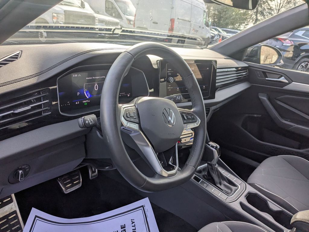 Thumbnail: 2025 Volkswagen Jetta - 11