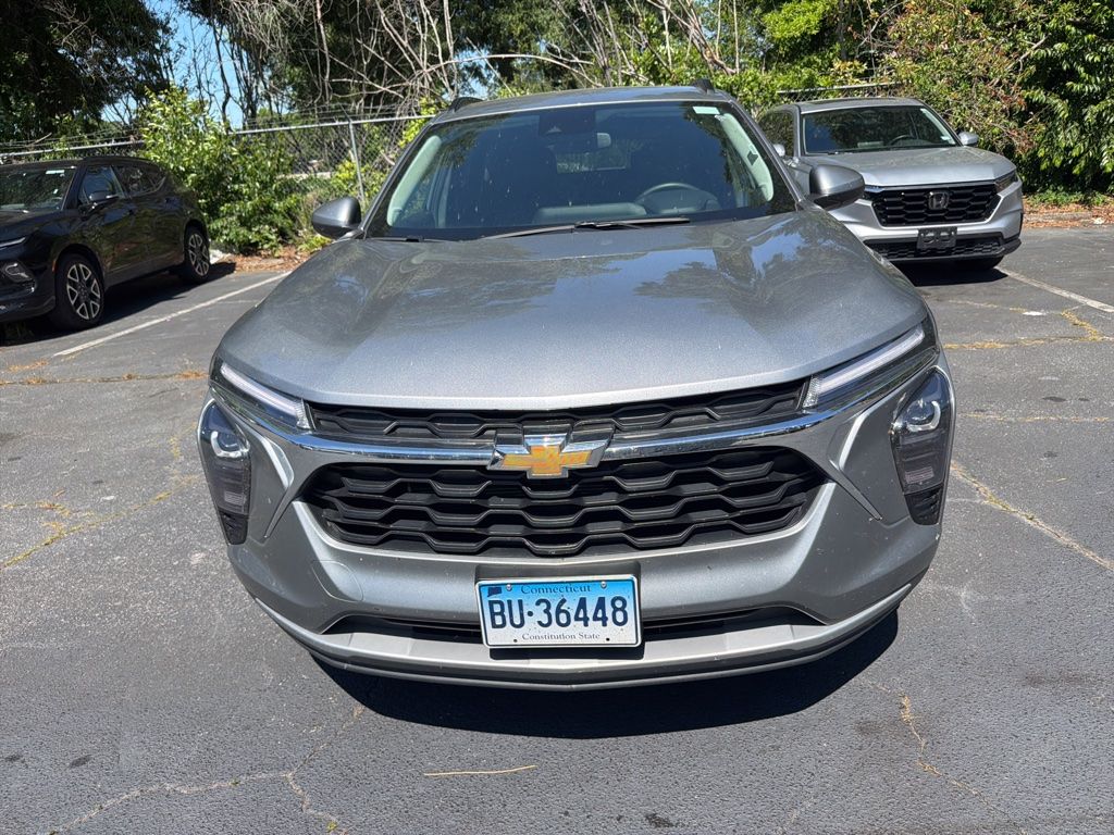 Thumbnail: 2025 Chevrolet Trax - 2