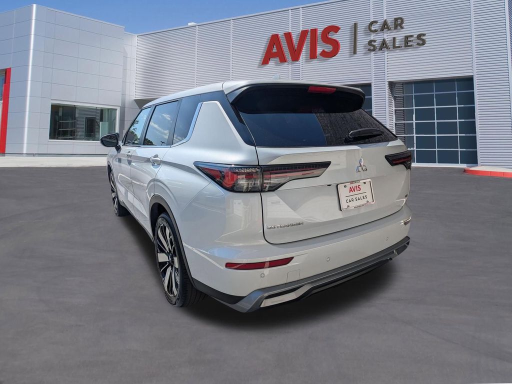 Thumbnail: 2025 Mitsubishi Outlander - 9