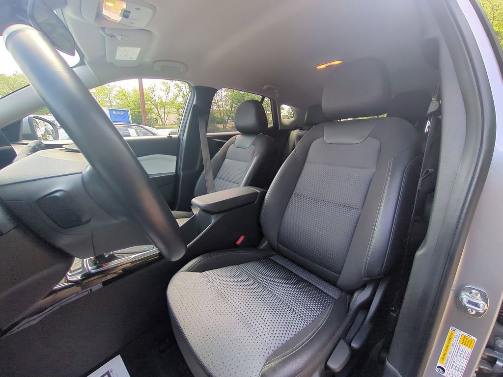 Thumbnail: 2025 Chevrolet Trax - 24