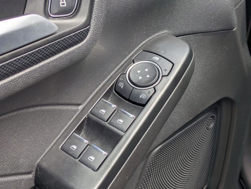 2025 Ford Escape ST-Line - Photo 13