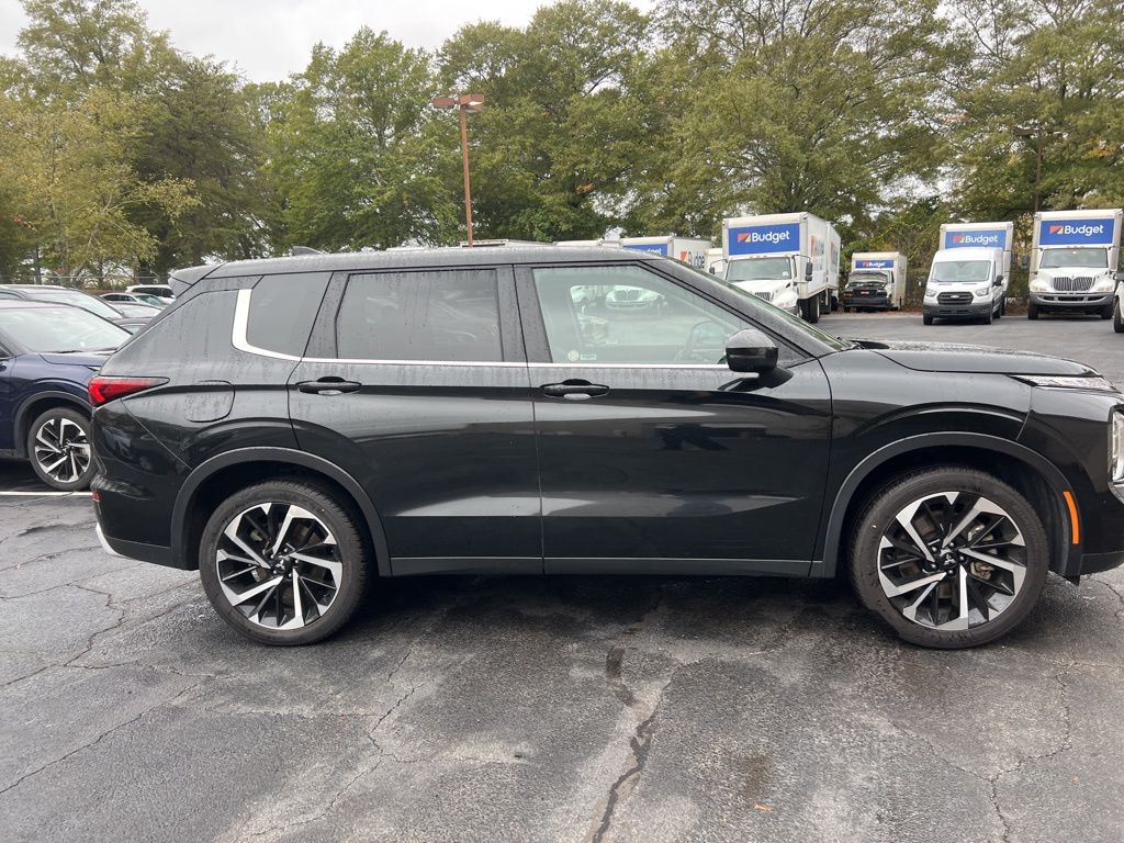 Thumbnail: 2024 Mitsubishi Outlander - 9