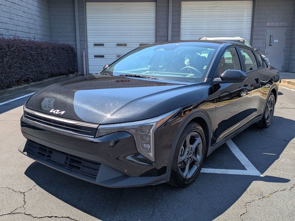 2025 Kia K4 LXS AT's photo