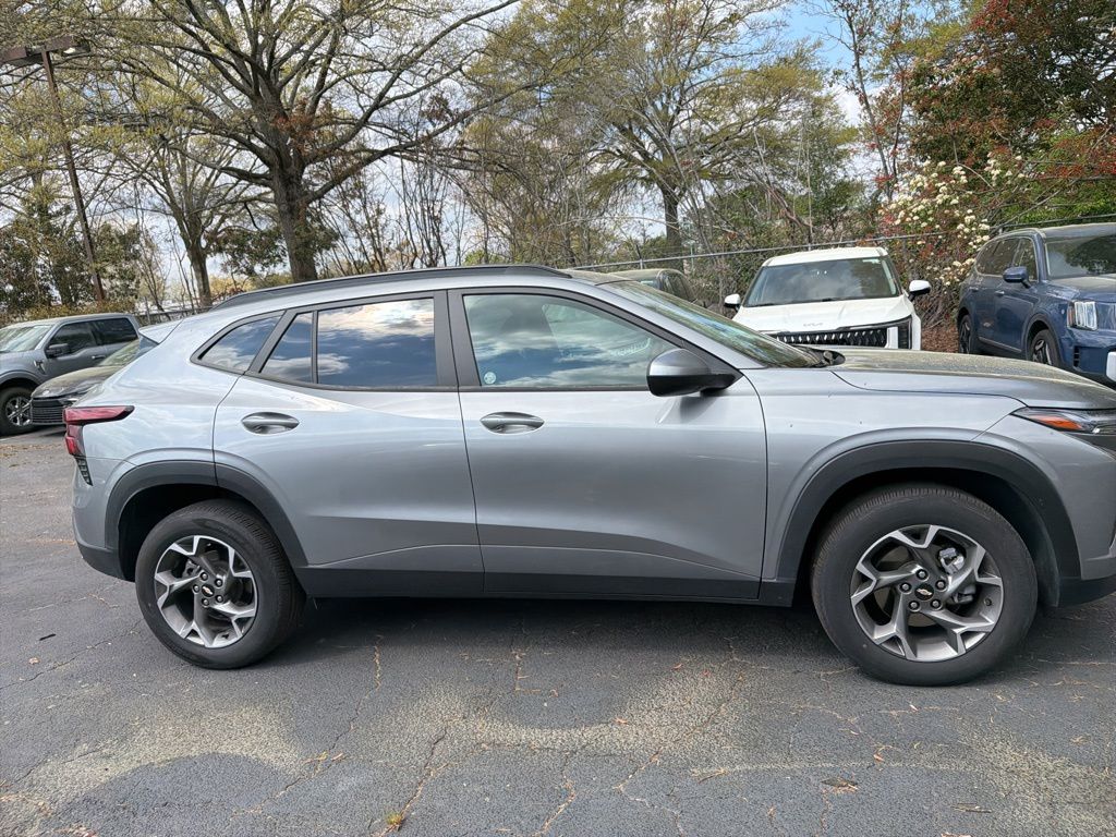 Thumbnail: 2025 Chevrolet Trax - 4