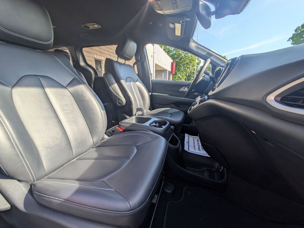 Thumbnail: 2025 Chrysler Pacifica - 29